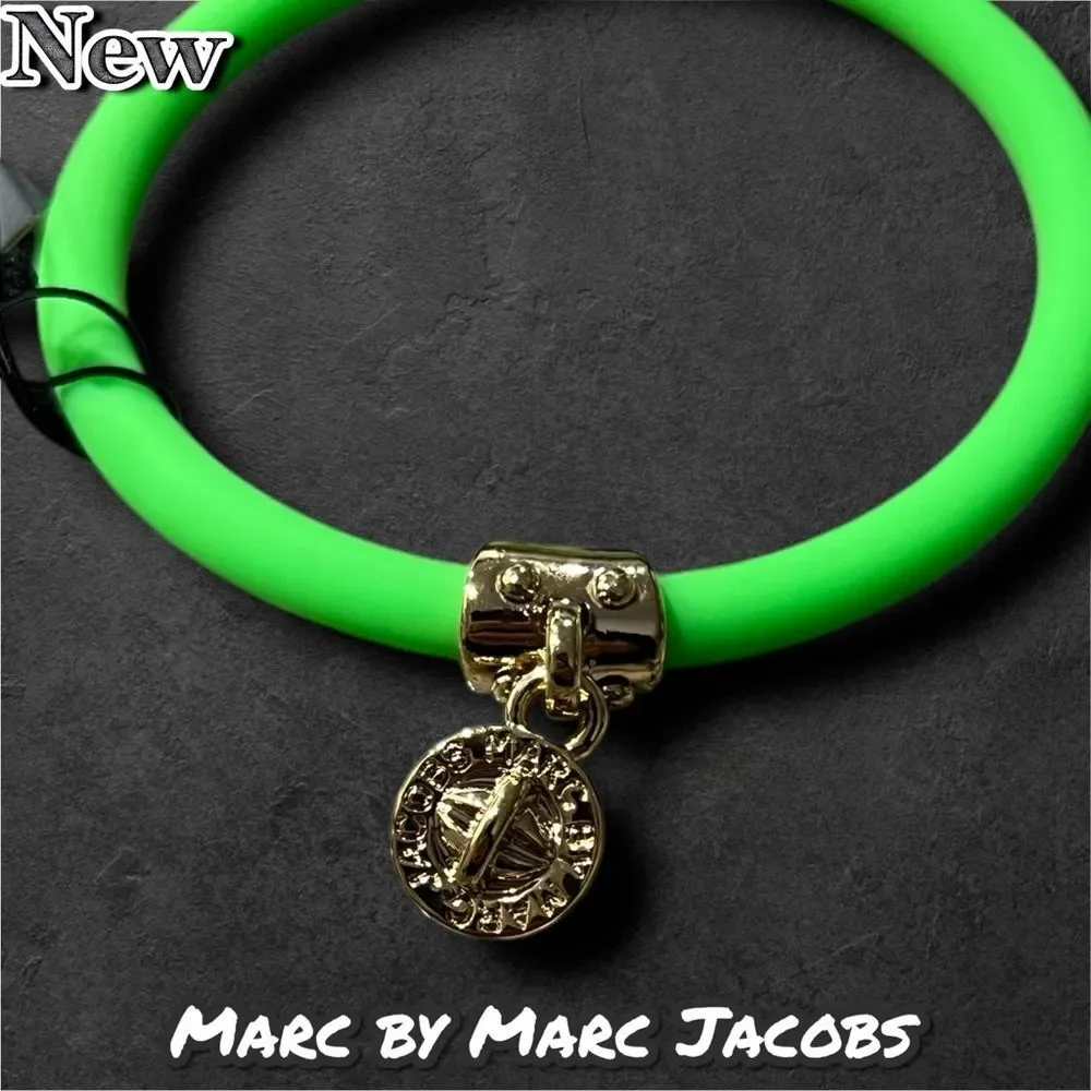 New NWT Marc by Marc Jacobs Toucan Green Rubber Bracelet with Gold Logo Charm